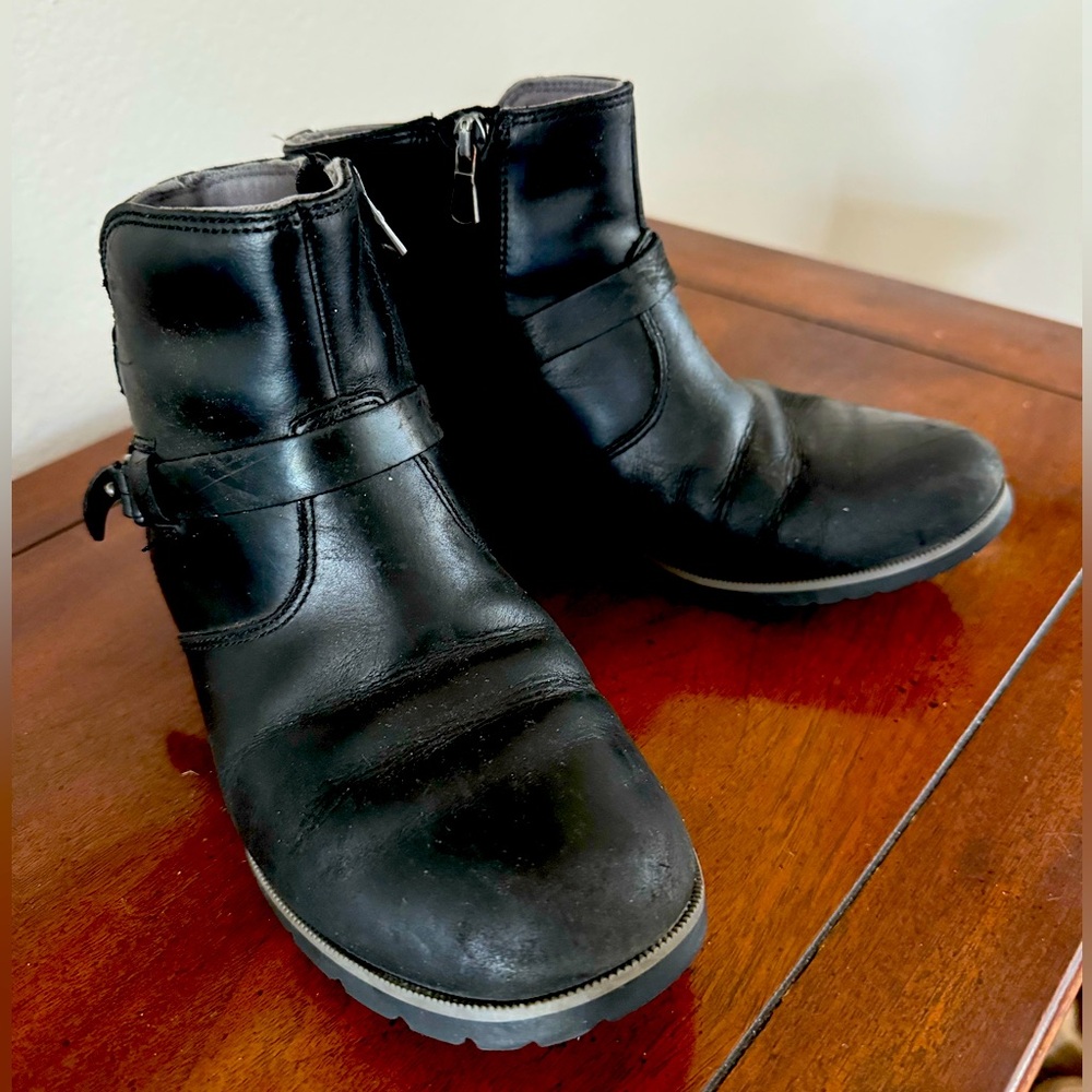 Reva Black Leather Booties  Size 7